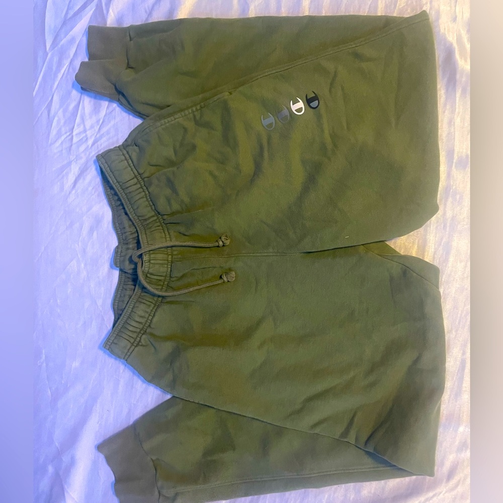 Woman’s champion sweat pants size M